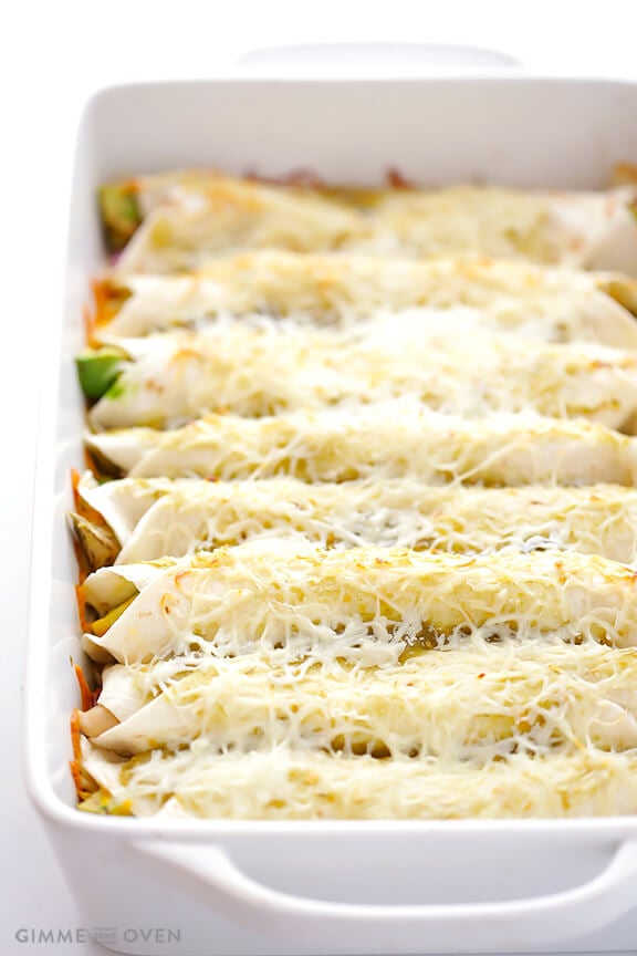 Turkey Enchiladas Recipe | gimmesomeoven.com #thanksgiving