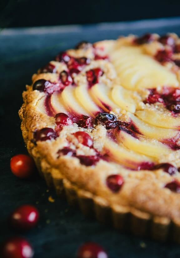 Cranberry Pear Tart with Almond Cream | somethewiser.danoah.com