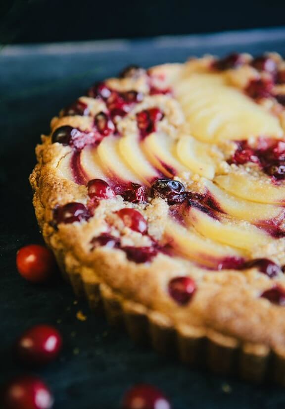 Cranberry Pear Tart with Almond Cream | somethewiser.danoah.com