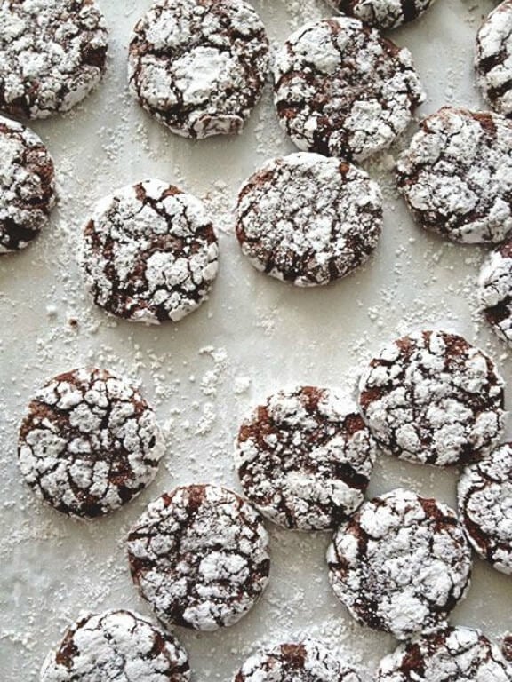 Peppermint Crinkle Cookies | bakersroyale.com