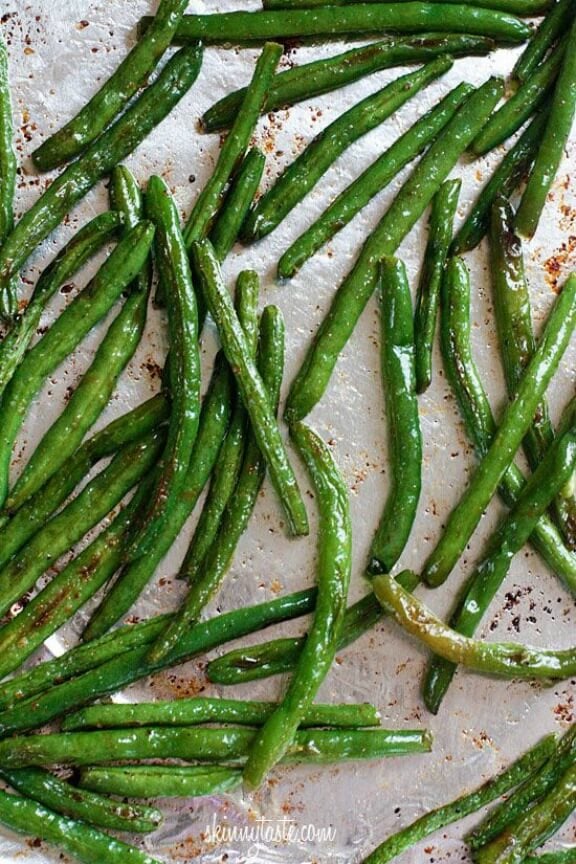 Roasted Parmesan Green Beans | skinnytaste.com