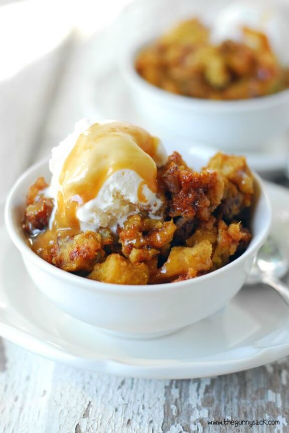 Slow Cooker Pumpkin Pecan Bread Pudding | thegunnysack.com