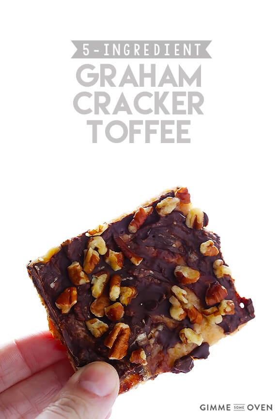 5-Ingredient Graham Cracker Toffee | gimmesomeoven.com #chocolate #dessert