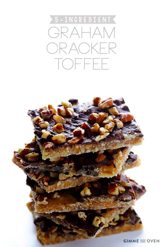 5-Ingredient Graham Cracker Toffee | gimmesomeoven.com #chocolate #dessert