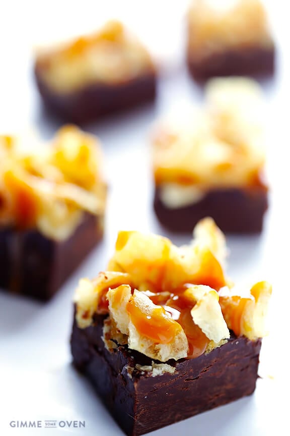 5-Ingredient Kettle Chip Caramel Chocolate Fudge -- all you need are 10 mins to prep this delicious sweet and salty treat! | gimmesomeoven.com