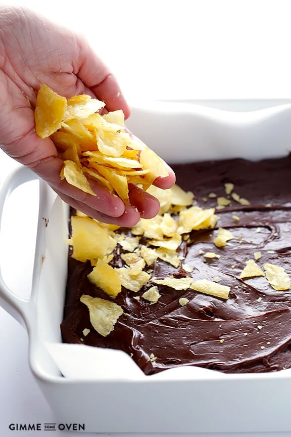 5-Ingredient Kettle Chip Caramel Chocolate Fudge -- all you need are 10 mins to prep this delicious sweet and salty treat! | gimmesomeoven.com