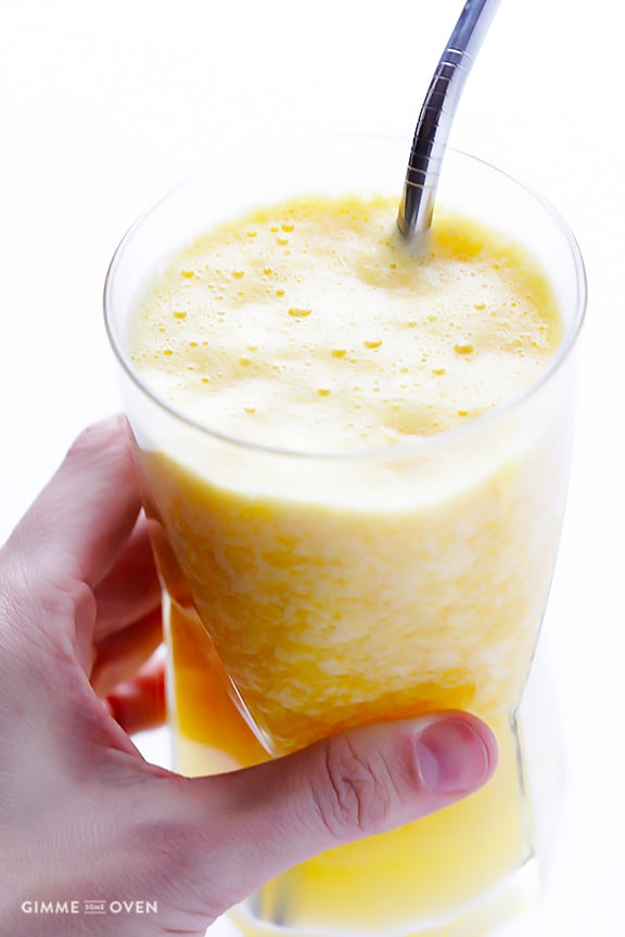 Copycat Orange Julius Recipe -- a quick, easy, and delicious fresh orange smoothie | gimmesomeoven.com