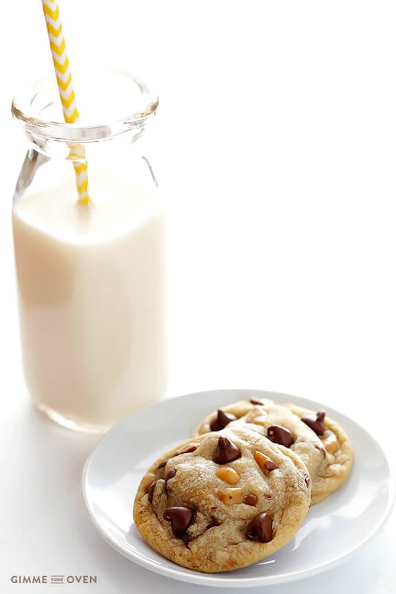 Toffee Chocolate Chip Cookies Recipe | gimmesomeoven.com