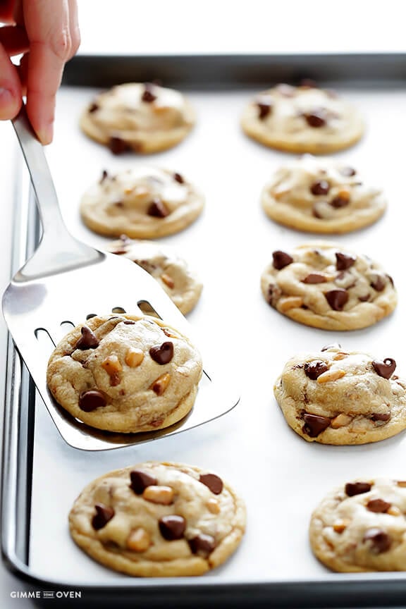 Toffee Chocolate Chip Cookies Recipe | gimmesomeoven.com