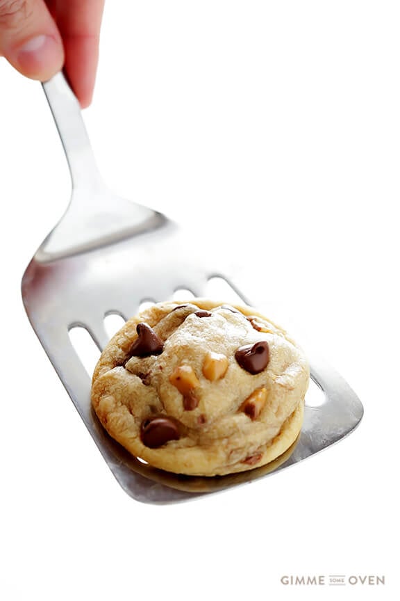 Toffee Chocolate Chip Cookies Recipe | gimmesomeoven.com