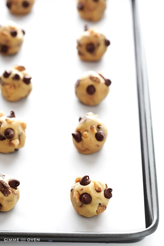 Toffee Chocolate Chip Cookies Recipe | gimmesomeoven.com