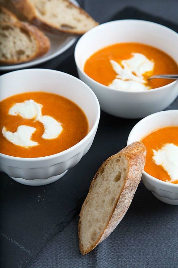 Creamy Oven Roasted Tomato Soup with Mozzarella | strudelandcream.com