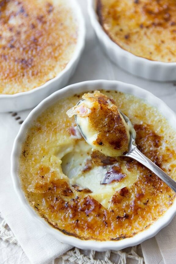 Rum-Spiked Eggnog Creme Brûlée | thecozyapron.com