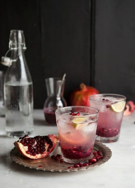 Pomegranate and Ginger Spritzer | drizzleanddip.com