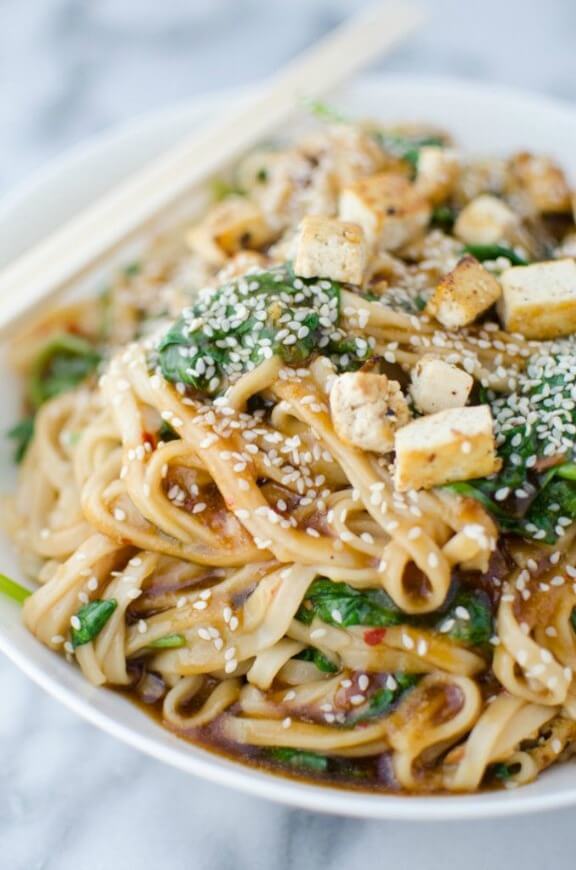 Sesame Garlic Stir Fry Noodles | delishknowledge.com