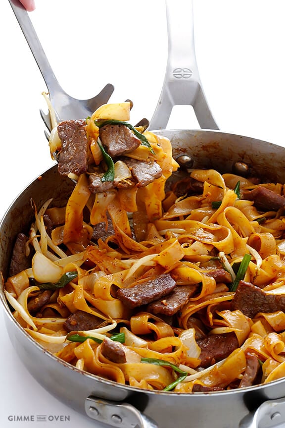 Beef Chow Fun (Beef & Noodles Stir-Fry) Recipes | gimmesomeoven.com