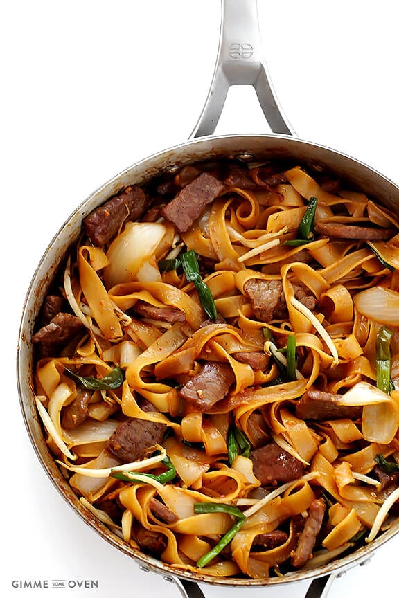 Beef Chow Fun (Beef & Noodles Stir-Fry) Recipes | gimmesomeoven.com