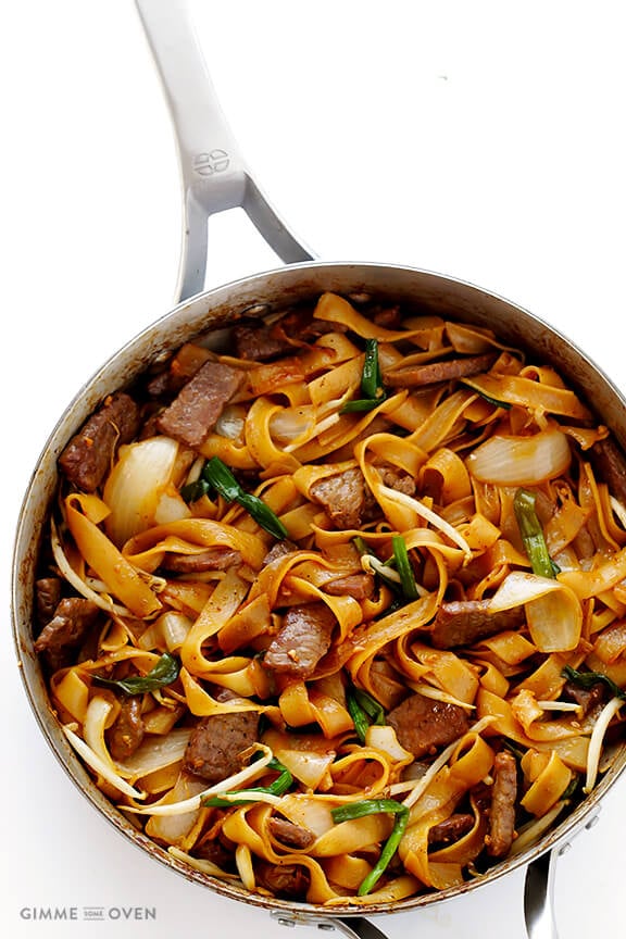 Beef Chow Fun (Beef & Noodles Stir-Fry) Recipes | gimmesomeoven.com