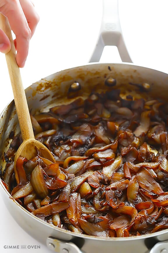 How To Make Caramelized Onions -- a step-by-step tutorial | gimmesomeoven.com