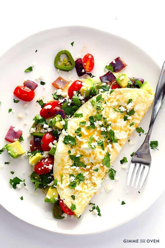 Easy Mexican Omelet -- quick, delicious, and perfect for breakfast! | gimmesomeoven.com