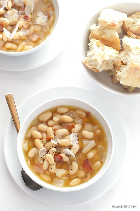 7-Ingredient Tuscan White Bean Soup | gimmesomeoven.com