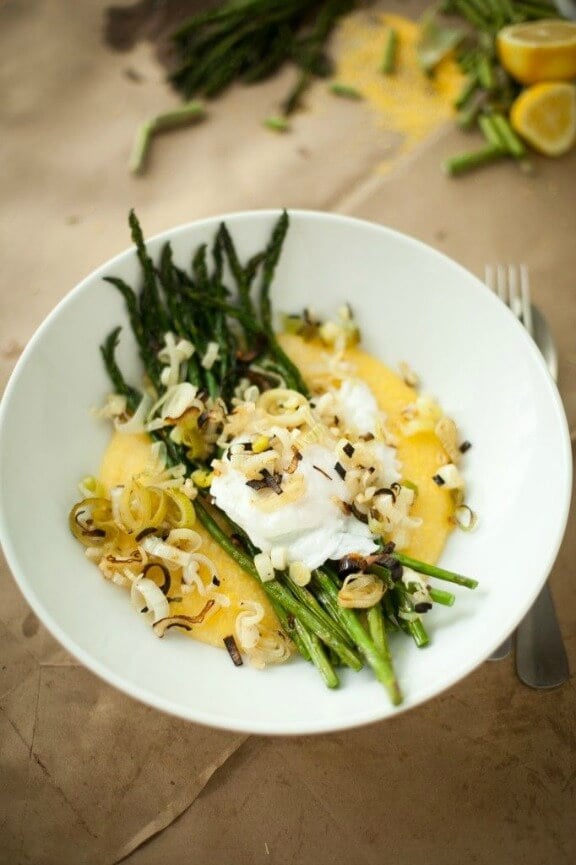 Broiled Asparagus, Poached Egg, and Charred Spring Onion and Garlic over Grits | happyyolks.com