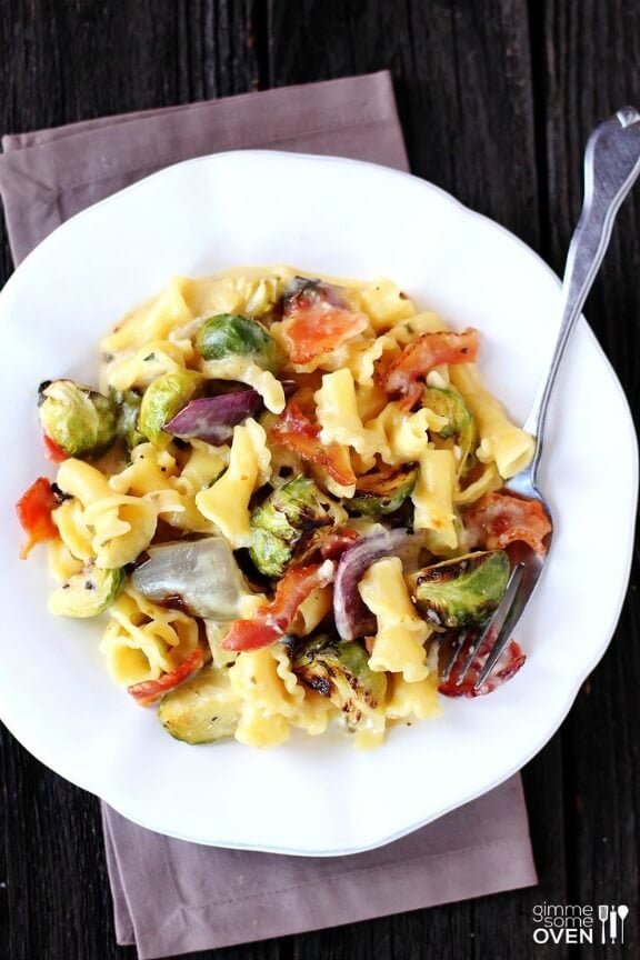 Brussels Sprouts, Bacon and Pepperjack Macaroni & Cheese | gimmesomeoven.com