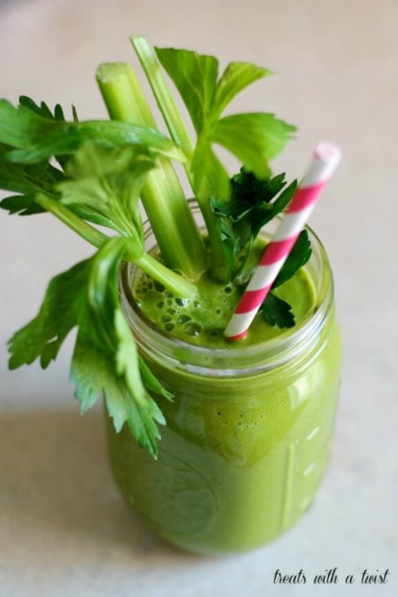 Green Thing Smoothie | treatswithatwist.com