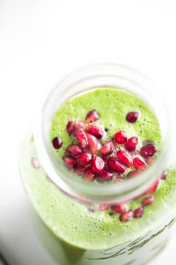 Holiday Detox Green Apple Smoothie | pinchofyum.com