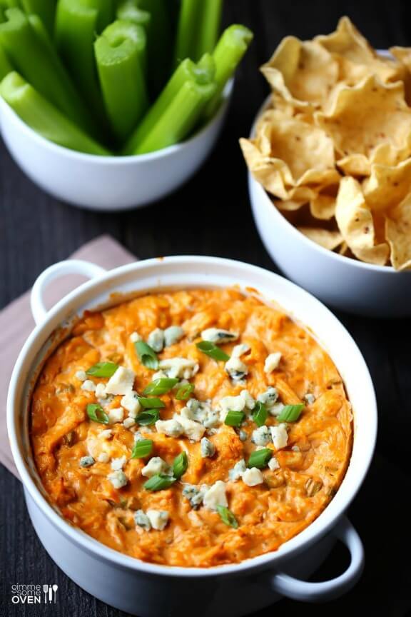 Skinny Buffalo Chicken Dip | gimmesomeoven.com