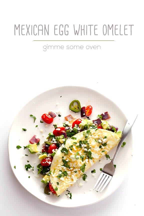 Easy Mexican Egg White Omelet | gimmesomeoven.com