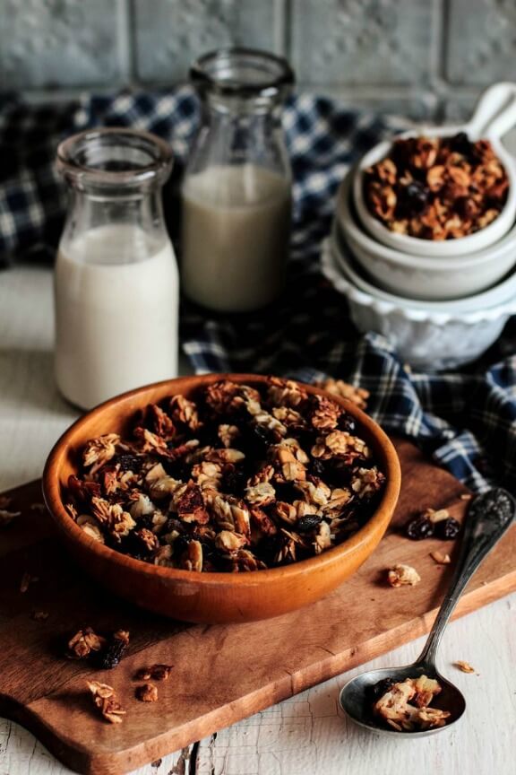 Coconut Raisin Granola | pastryaffair.com