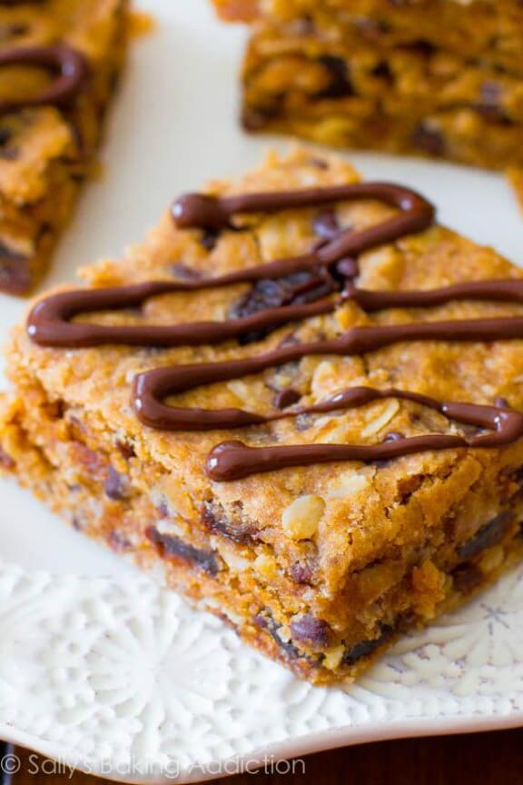 Healthy Peanut Butter Chunk Oatmeal Bars | sallysbakingaddiction.com