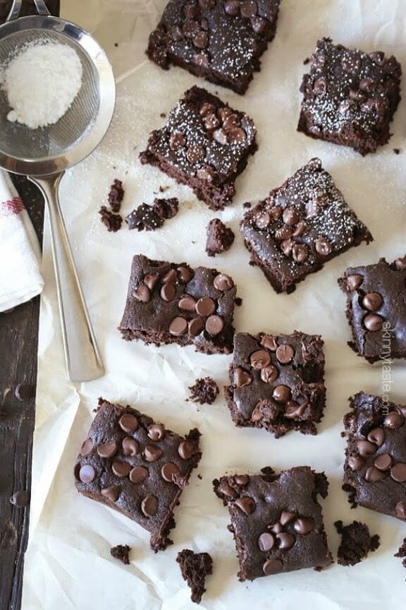 Amazing Flour-less Brownies | skinnytaste.com