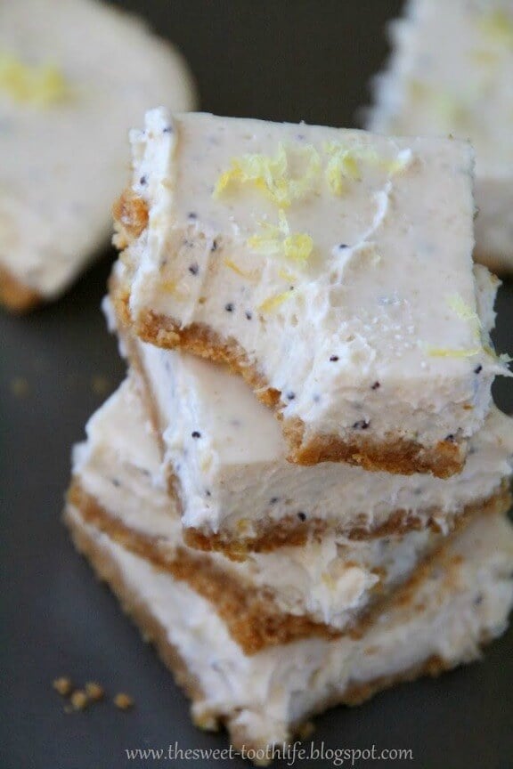 Skinny Lemon Poppy Seed Cheesecake Bars | thesweet-toothlife.com