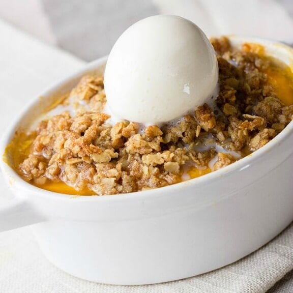 Skinny Peach Crumble | skinnymom.com