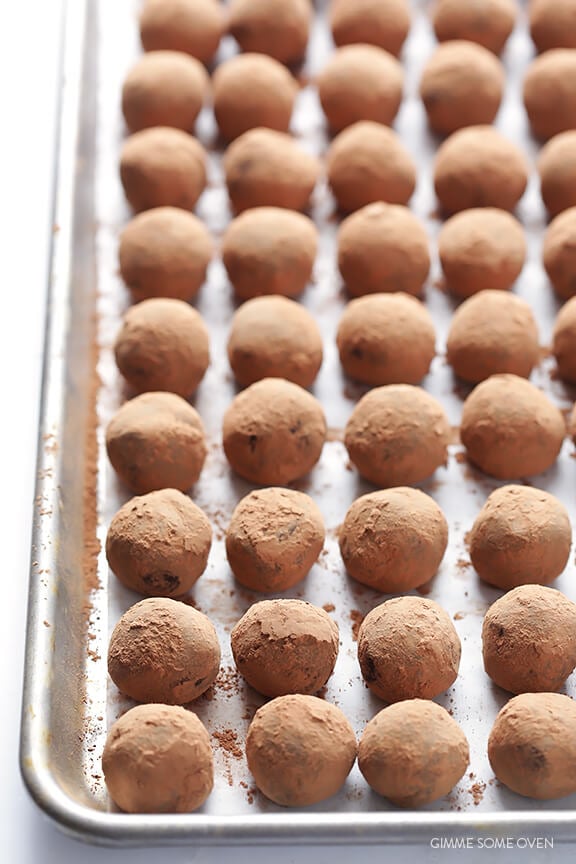 5-Ingredient Whiskey Chocolate Truffles | gimmesomeoven.com