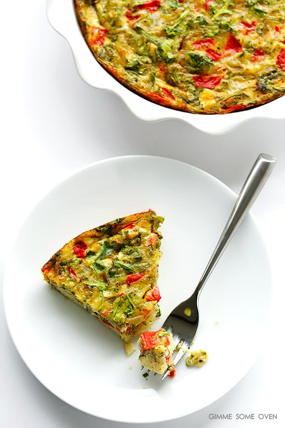 Baked Frittata with Roasted Red Peppers, Arugula and Pesto | gimmesomeoven.com