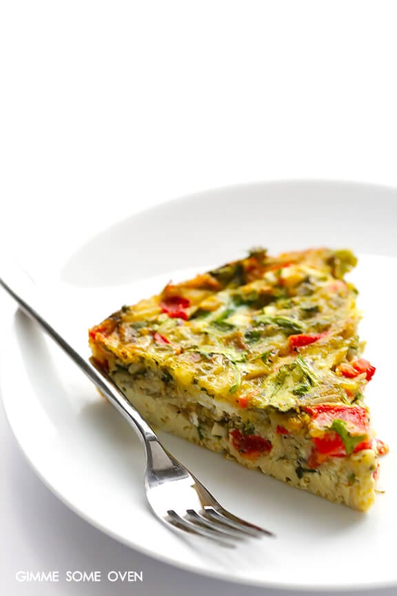 Baked Frittata with Roasted Red Peppers, Arugula and Pesto | gimmesomeoven.com