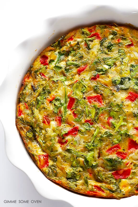 Baked Frittata with Roasted Red Peppers, Arugula and Pesto | gimmesomeoven.com