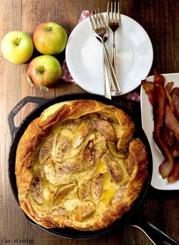 Caramelized Apple German Pancakes | ihearteating.com