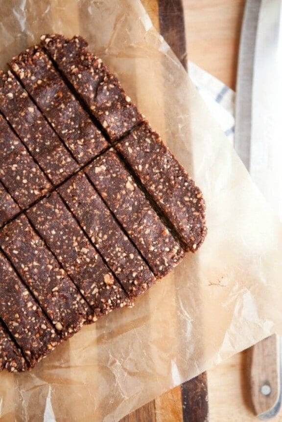 Homemade Chocolate Hazelnut Lärabar | naturallyella.com