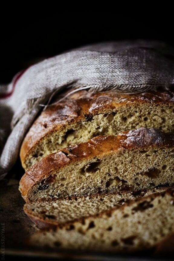 Cinnamon Raisin Irish Bread | bakersroyale.com