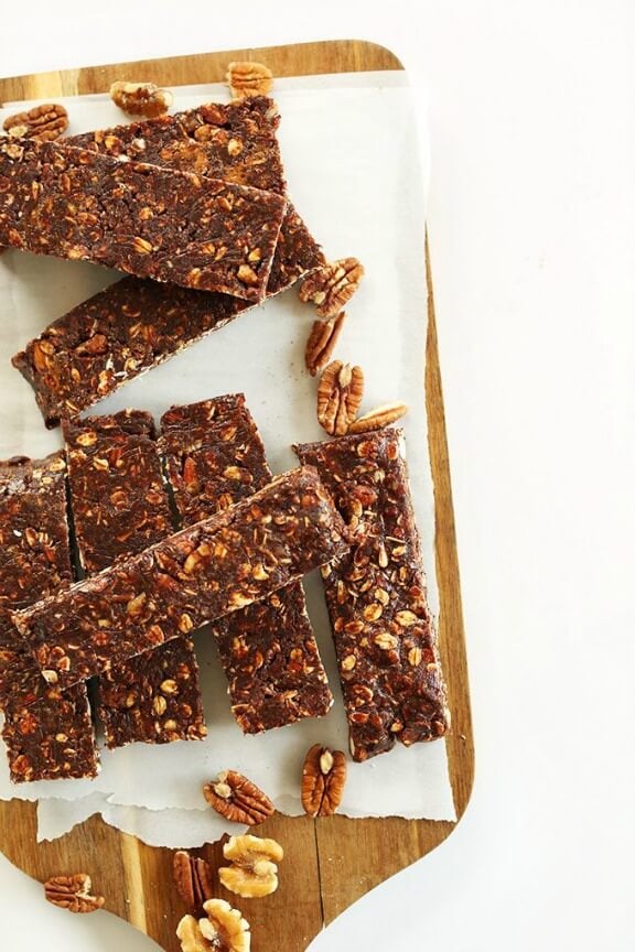 Healthy Brownie Granola Bars | minimalistbaker.com