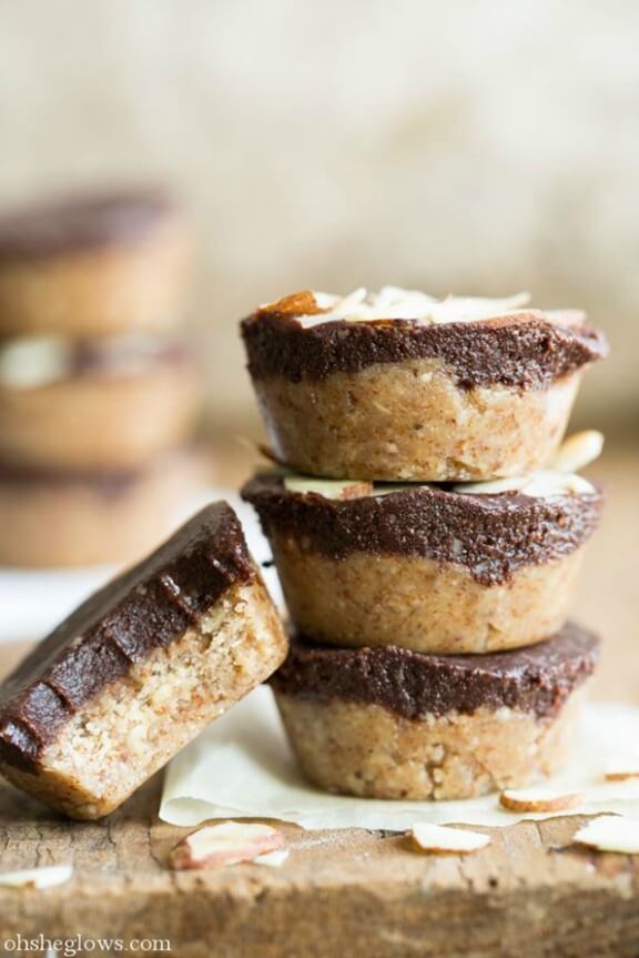 Raw Almond Butter Cups | ohsheglows.com