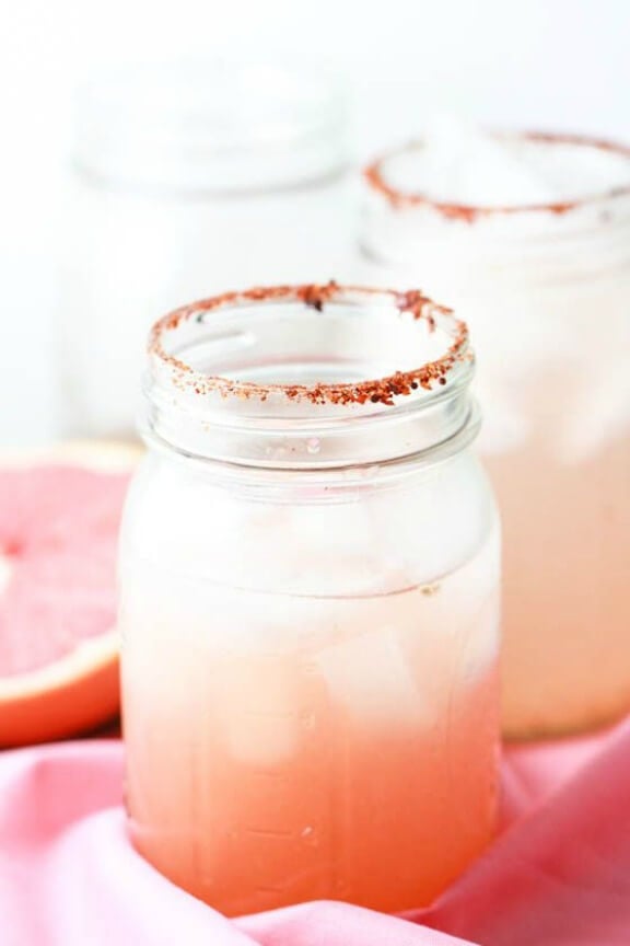 Spicy Grapefruit Margaritas | eatliverun.com