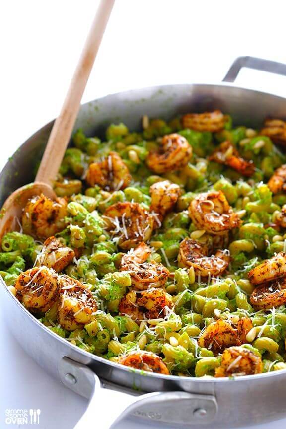 Asparagus Spinach Pesto Pasta with Blackened Shrimp | gimmesomeoven.com