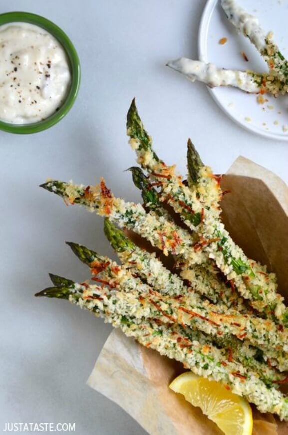 Baked Asparagus Fried with Roasted Garlic Aioli | justataste.com