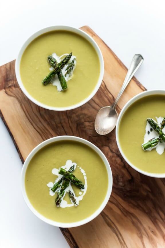 Springtime Asparagus Soup | bloggingoverthyme.com