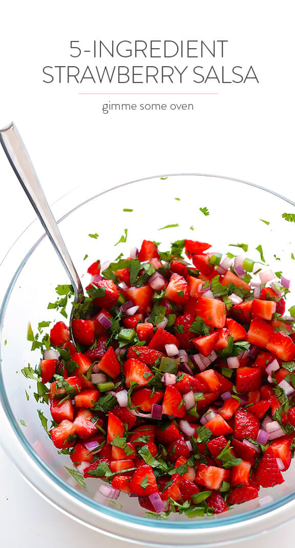 5-Ingredient Strawberry Salsa | gimmesomeoven.com